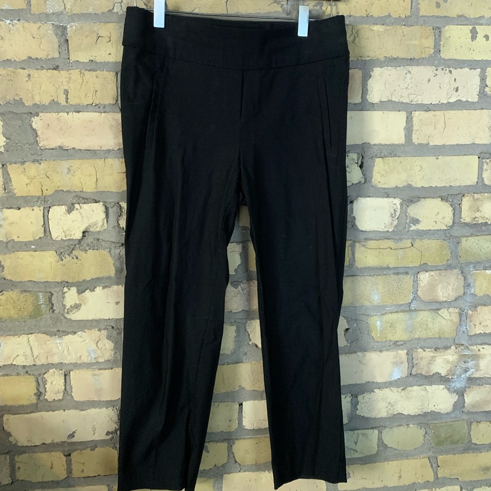 Stretchy, comfy work crop